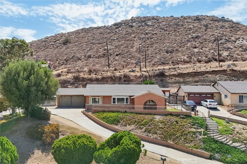 5435 Pinto Jurupa Valley, CA 92509