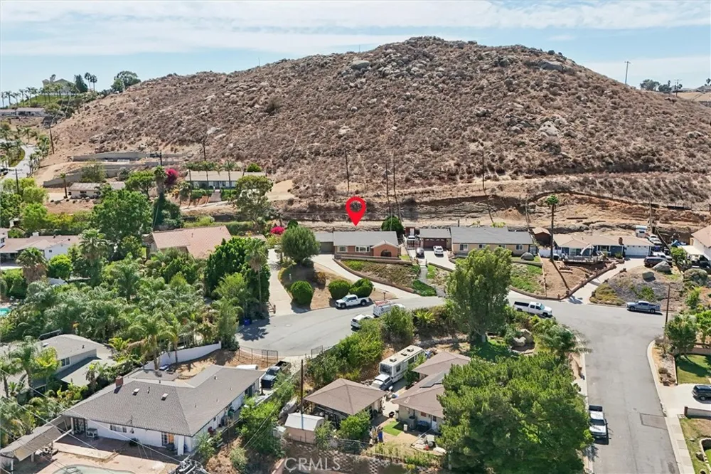 5435 Pinto Jurupa Valley, CA 92509