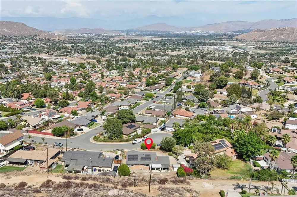 5435 Pinto Jurupa Valley, CA 92509