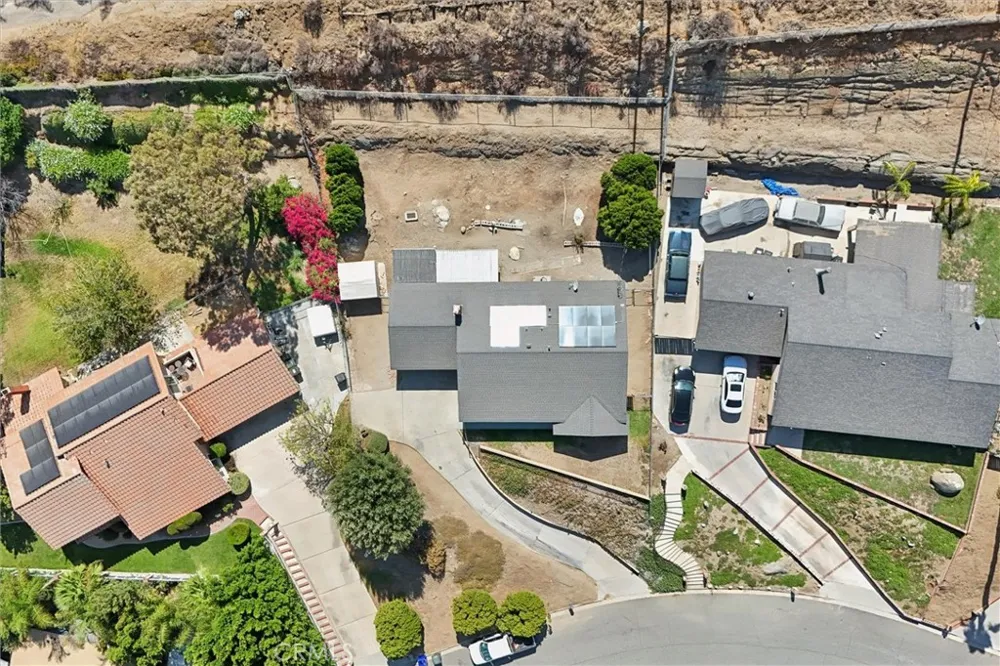 5435 Pinto Jurupa Valley, CA 92509
