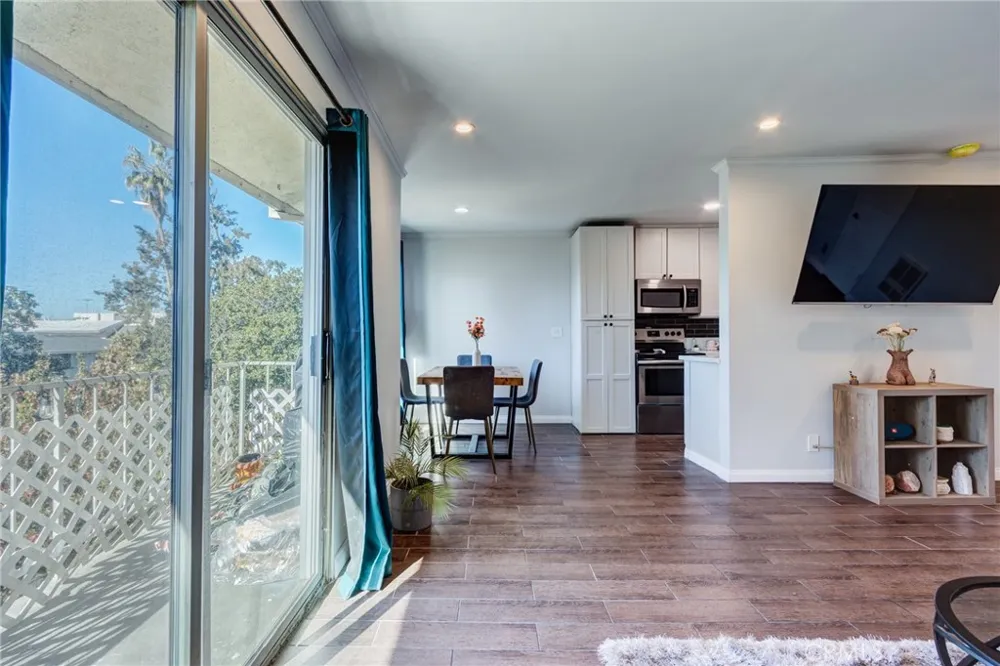 3734 S Canfield Ave #330 Los Angeles, CA 90034