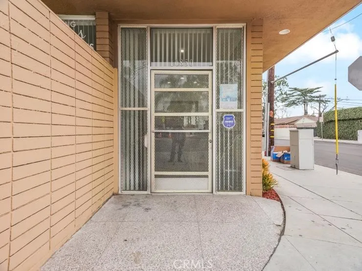 10850 Atlantic Avenue Lynwood, CA 90262