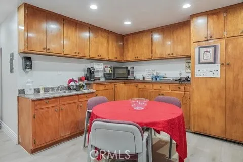 10850 Atlantic Avenue Lynwood, CA 90262
