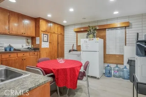 10850 Atlantic Avenue Lynwood, CA 90262