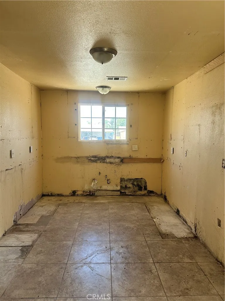 912 Meadows Bakersfield, CA 93306