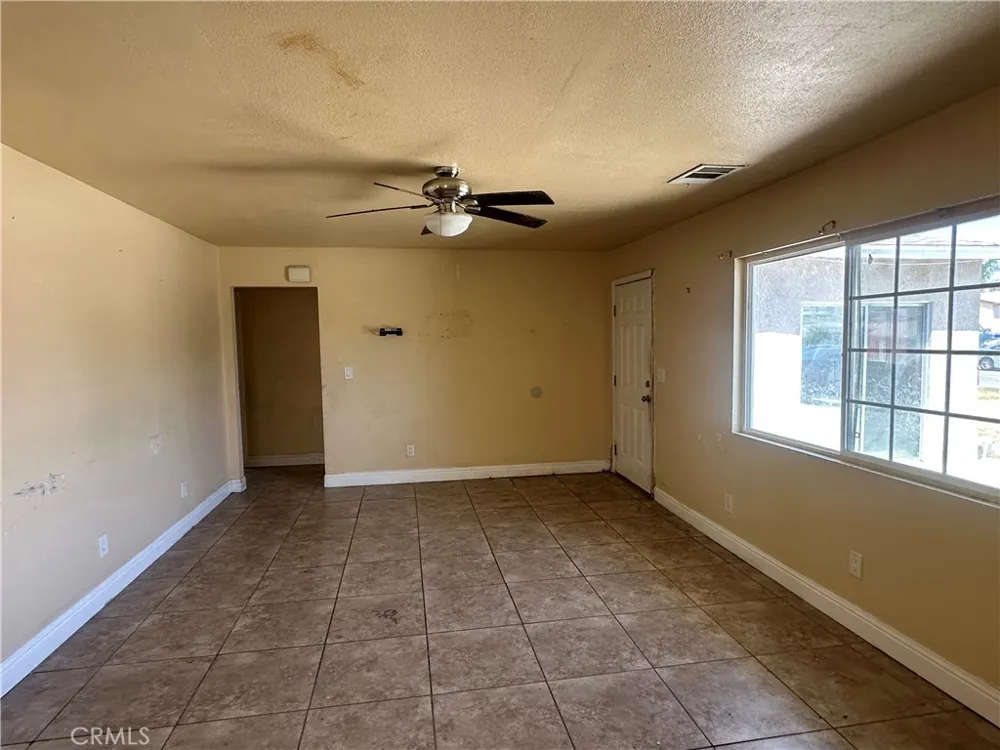 912 Meadows Bakersfield, CA 93306