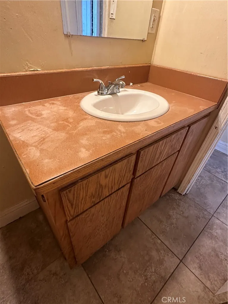 912 Meadows Bakersfield, CA 93306