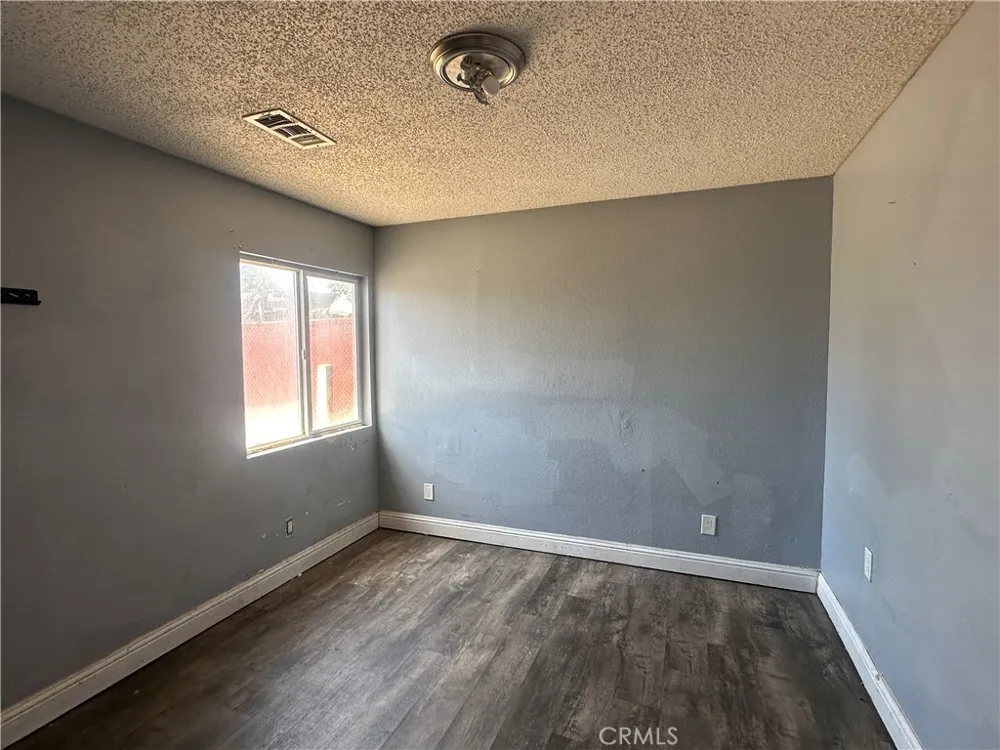 912 Meadows Bakersfield, CA 93306