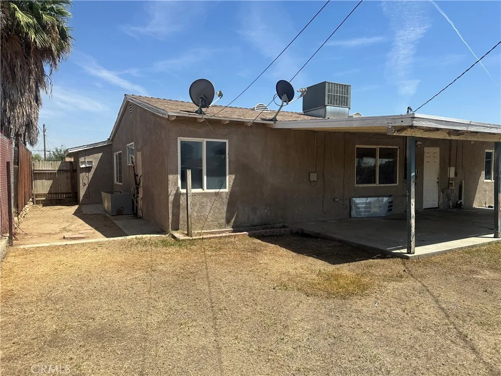 912 Meadows Bakersfield, CA 93306