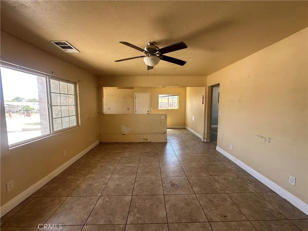912 Meadows Bakersfield, CA 93306