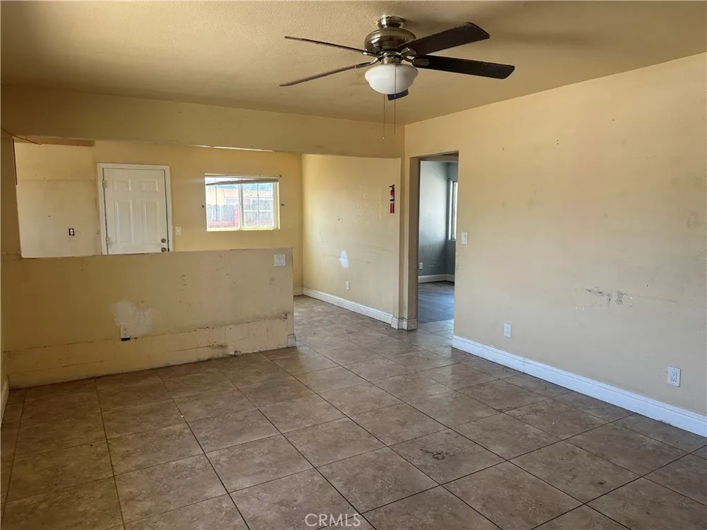 912 Meadows Bakersfield, CA 93306