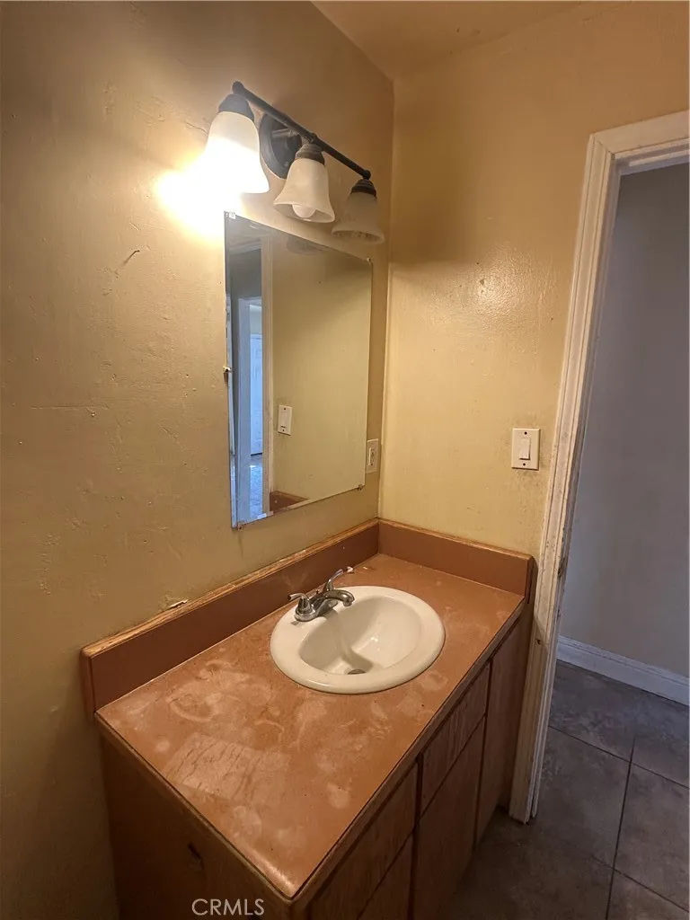 912 Meadows Bakersfield, CA 93306