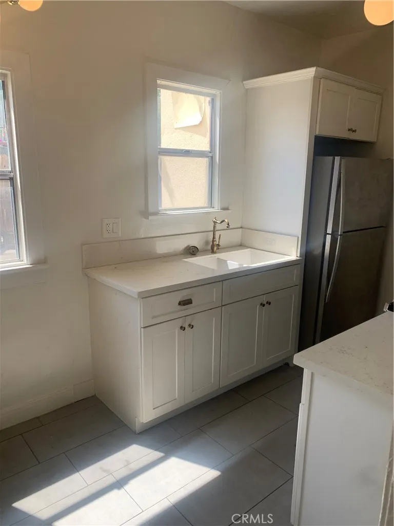 1145 S New Hampshire #3 Los Angeles, CA 90006