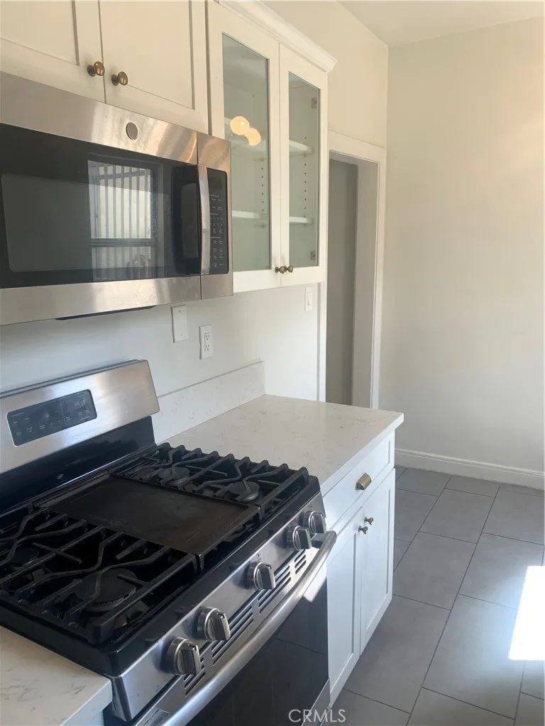 1145 S New Hampshire #3 Los Angeles, CA 90006
