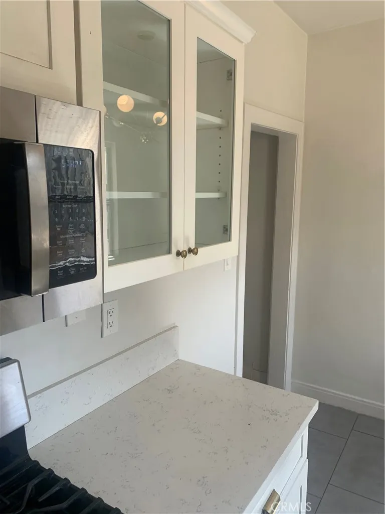 1145 S New Hampshire #3 Los Angeles, CA 90006