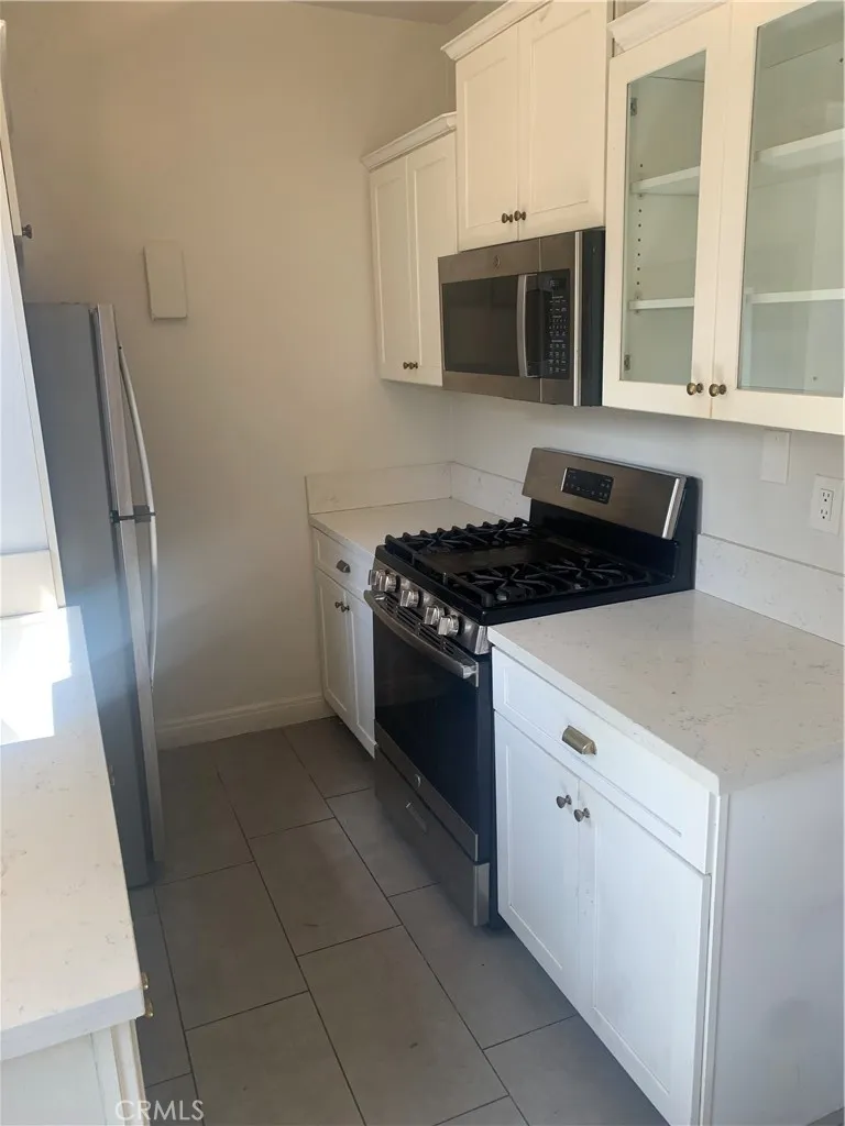1145 S New Hampshire #3 Los Angeles, CA 90006