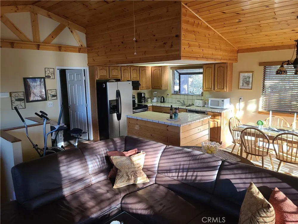 15329 Acacia Way Pine Mountain Club, CA 93222