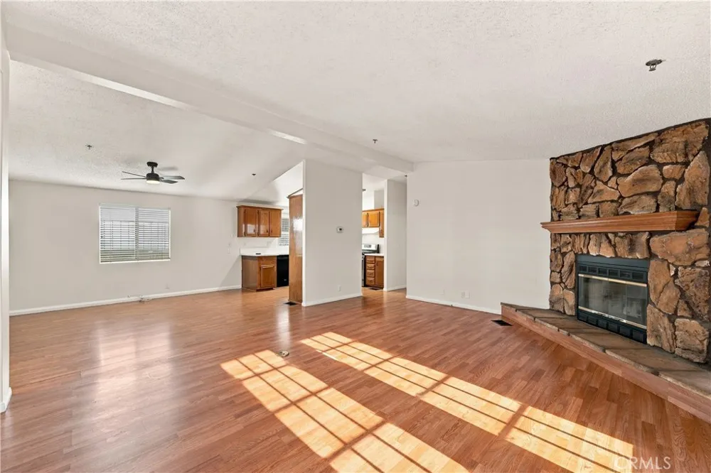 13691 Gavina #625 Sylmar, CA 91342