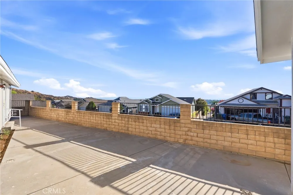 13691 Gavina #625 Sylmar, CA 91342