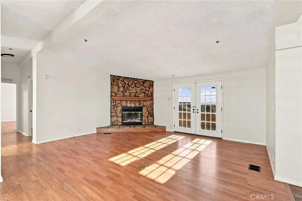 13691 Gavina #625 Sylmar, CA 91342