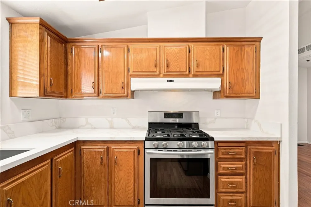 13691 Gavina #625 Sylmar, CA 91342