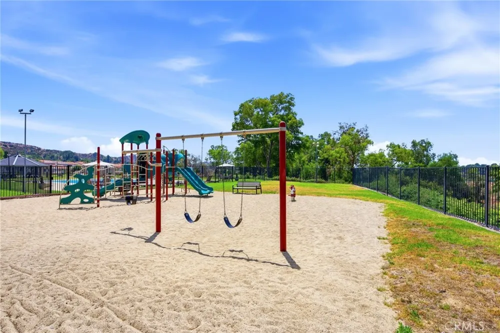 13691 Gavina #625 Sylmar, CA 91342