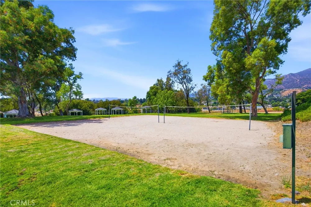 13691 Gavina #625 Sylmar, CA 91342