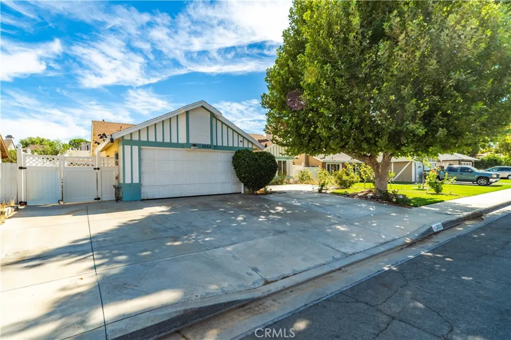 2052 E Avenue R12 Palmdale, CA 93550