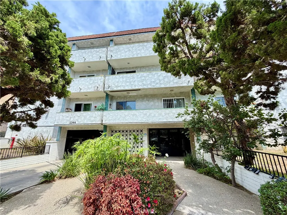 1344 Martel Avenue #302 Los Angeles, CA 90046