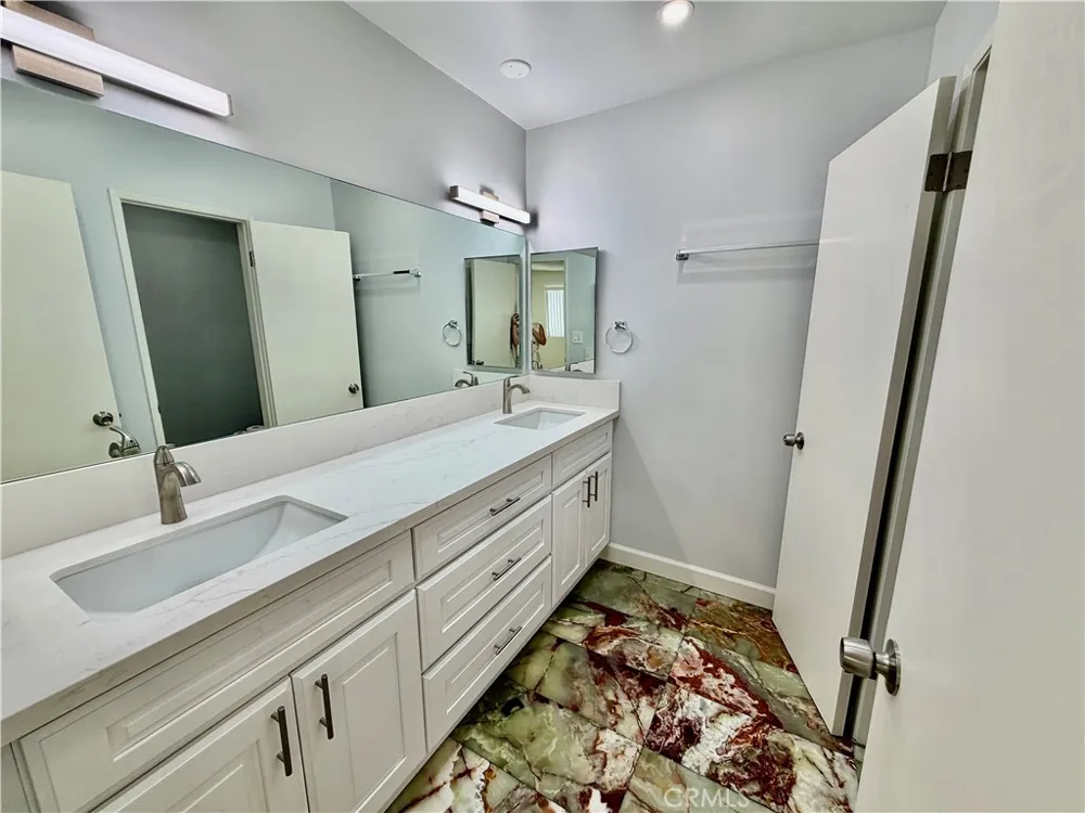 1344 Martel Avenue #302 Los Angeles, CA 90046