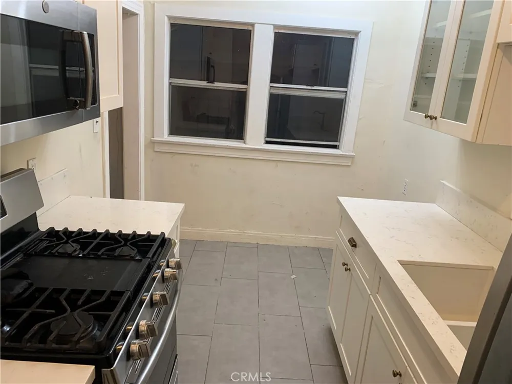 1145 S New Hampshire #5 Los Angeles, CA 90006