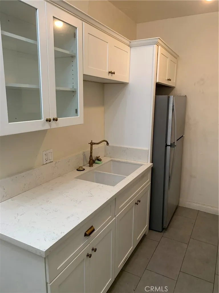 1145 S New Hampshire #5 Los Angeles, CA 90006