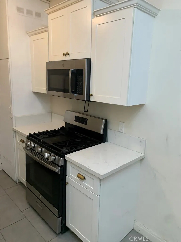 1145 S New Hampshire #5 Los Angeles, CA 90006