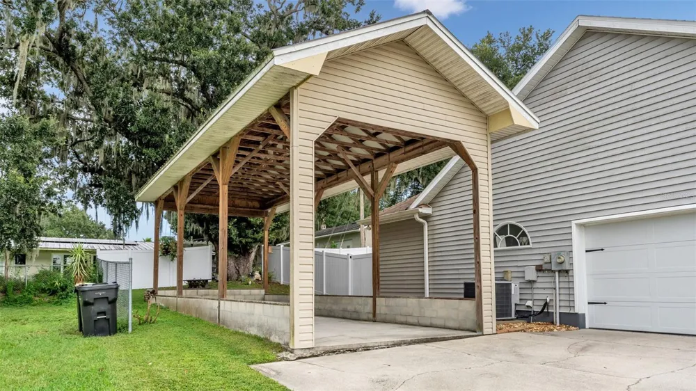 1065 HIDDEN DRIVE Lakeland, FL 33809