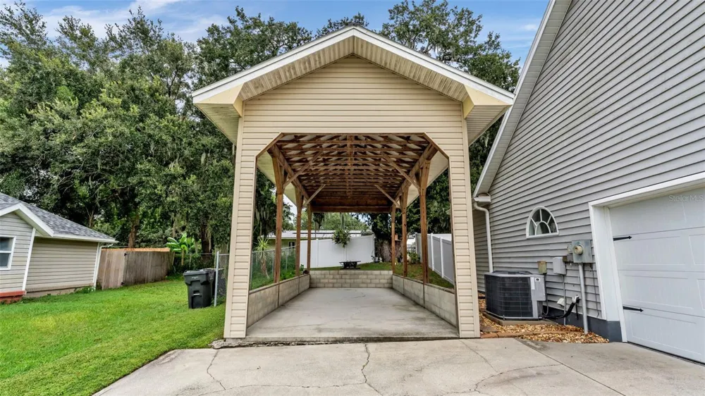 1065 HIDDEN DRIVE Lakeland, FL 33809