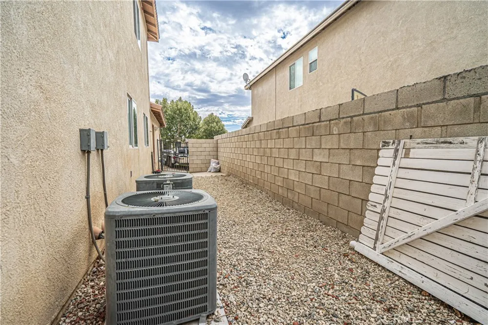 45313 Robinson Drive Lancaster, CA 93535