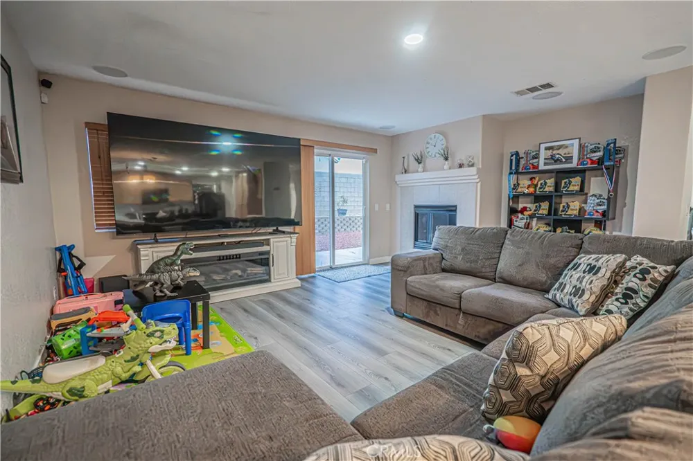 45313 Robinson Drive Lancaster, CA 93535