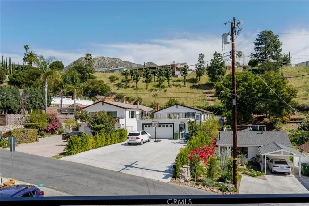 10787 Las Lunitas Avenue Tujunga, CA 91042