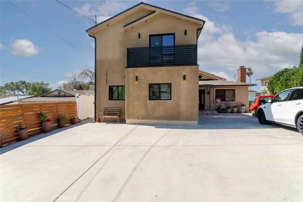 10787 Las Lunitas Avenue Tujunga, CA 91042