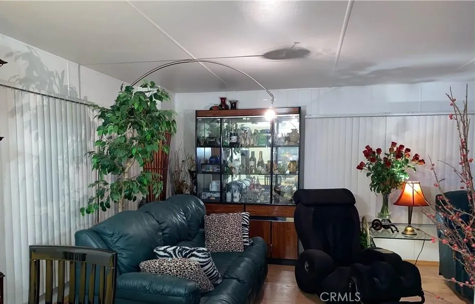 8811 Canoga Avenue #109 Canoga Park, CA 91304