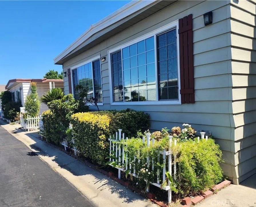 8811 Canoga Avenue #109 Canoga Park, CA 91304