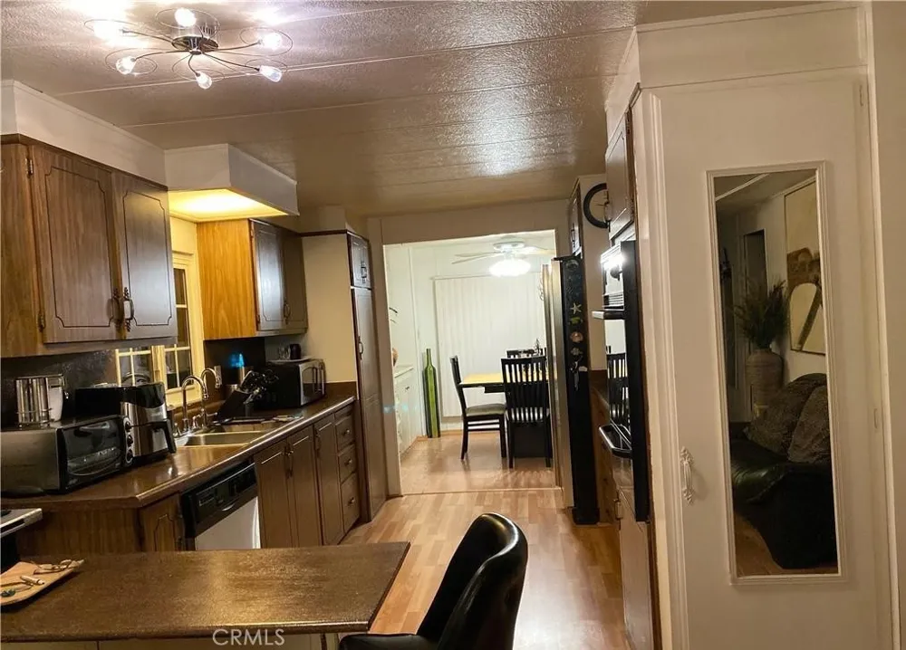 8811 Canoga Avenue #109 Canoga Park, CA 91304