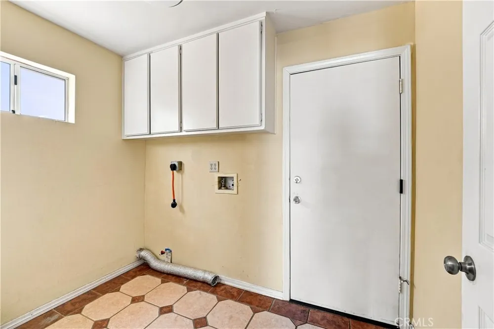 7436 Bobbyboyar Avenue West Hills, CA 91307