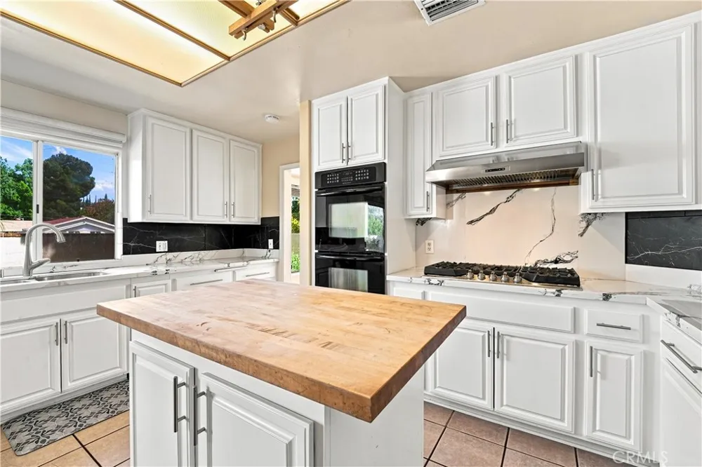 7436 Bobbyboyar Avenue West Hills, CA 91307