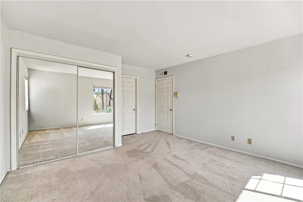 7436 Bobbyboyar Avenue West Hills, CA 91307