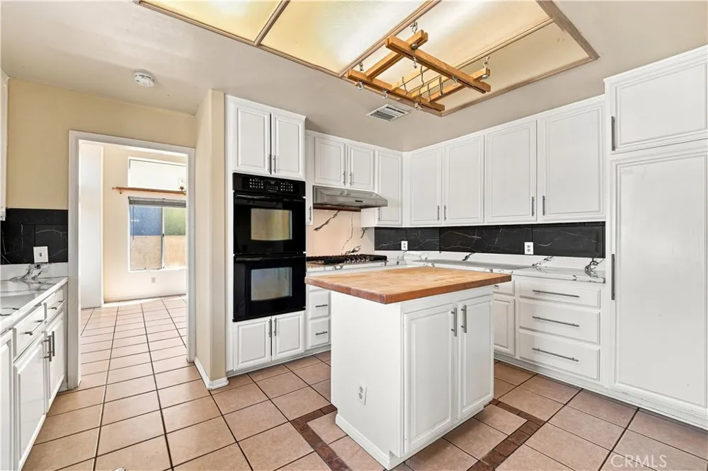 7436 Bobbyboyar Avenue West Hills, CA 91307