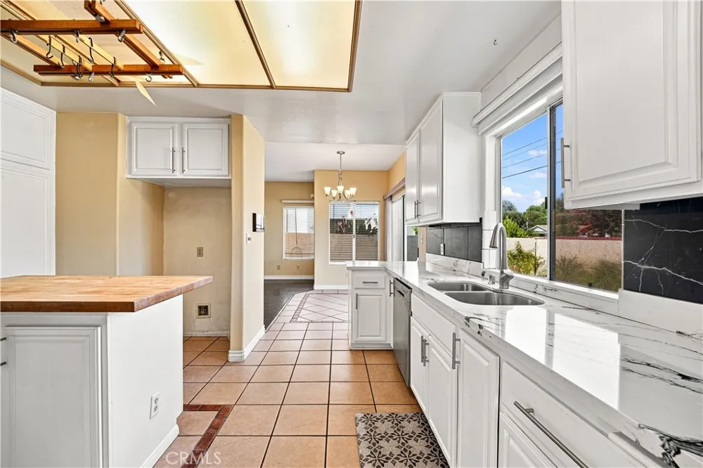 7436 Bobbyboyar Avenue West Hills, CA 91307