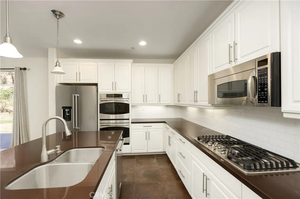 22545 Breakwater Way Saugus, CA 91350