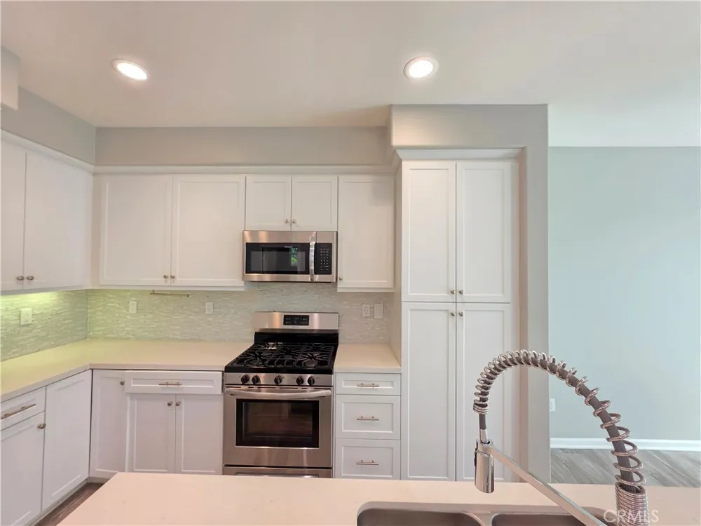 14910 W Castille Sylmar, CA 91342