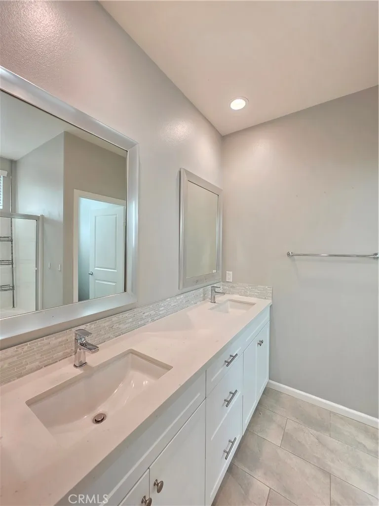 14910 W Castille Sylmar, CA 91342